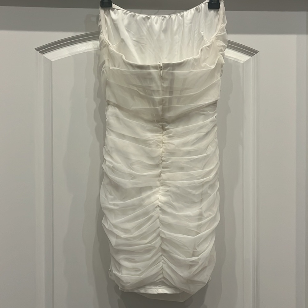 Superdown white semi dress NWOT Size L - Picture 2 of 3